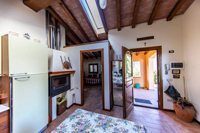 1449-Villa ristrutturata in posizione collinare con piscina-Pescia-7 Agenzia Immobiliare ASIP