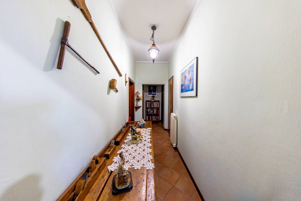 1449-Villa ristrutturata in posizione collinare con piscina-Pescia-9 Agenzia Immobiliare ASIP