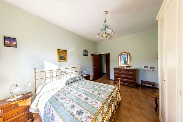 1449-Villa ristrutturata in posizione collinare con piscina-Pescia-14 Agenzia Immobiliare ASIP