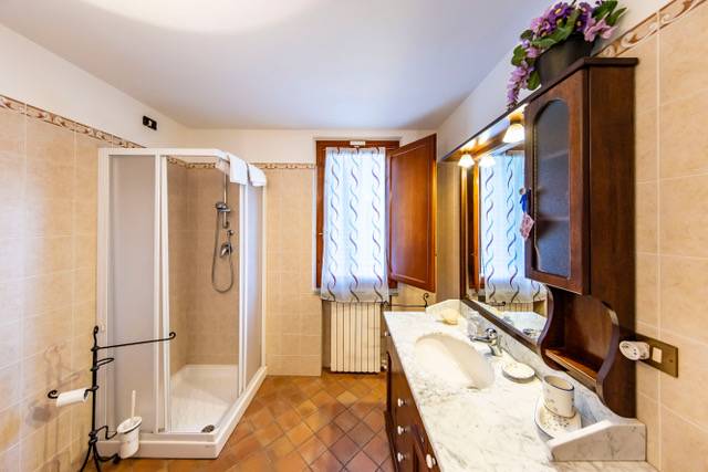 1449-Villa ristrutturata in posizione collinare con piscina-Pescia-24 Agenzia Immobiliare ASIP