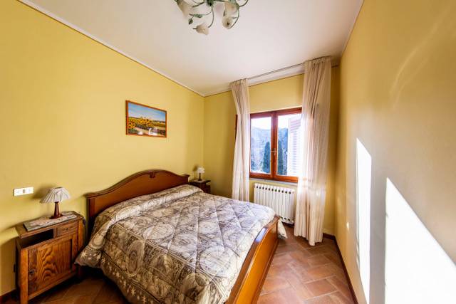 1449-Villa ristrutturata in posizione collinare con piscina-Pescia-18 Agenzia Immobiliare ASIP