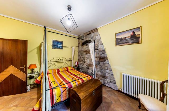 1449-Villa ristrutturata in posizione collinare con piscina-Pescia-19 Agenzia Immobiliare ASIP