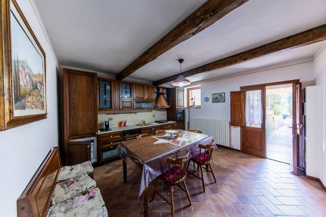 1449-Villa ristrutturata in posizione collinare con piscina-Pescia-10 Agenzia Immobiliare ASIP