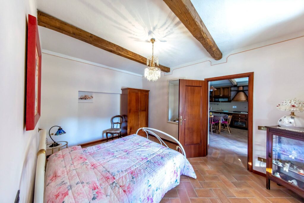 1449-Villa ristrutturata in posizione collinare con piscina-Pescia-17 Agenzia Immobiliare ASIP