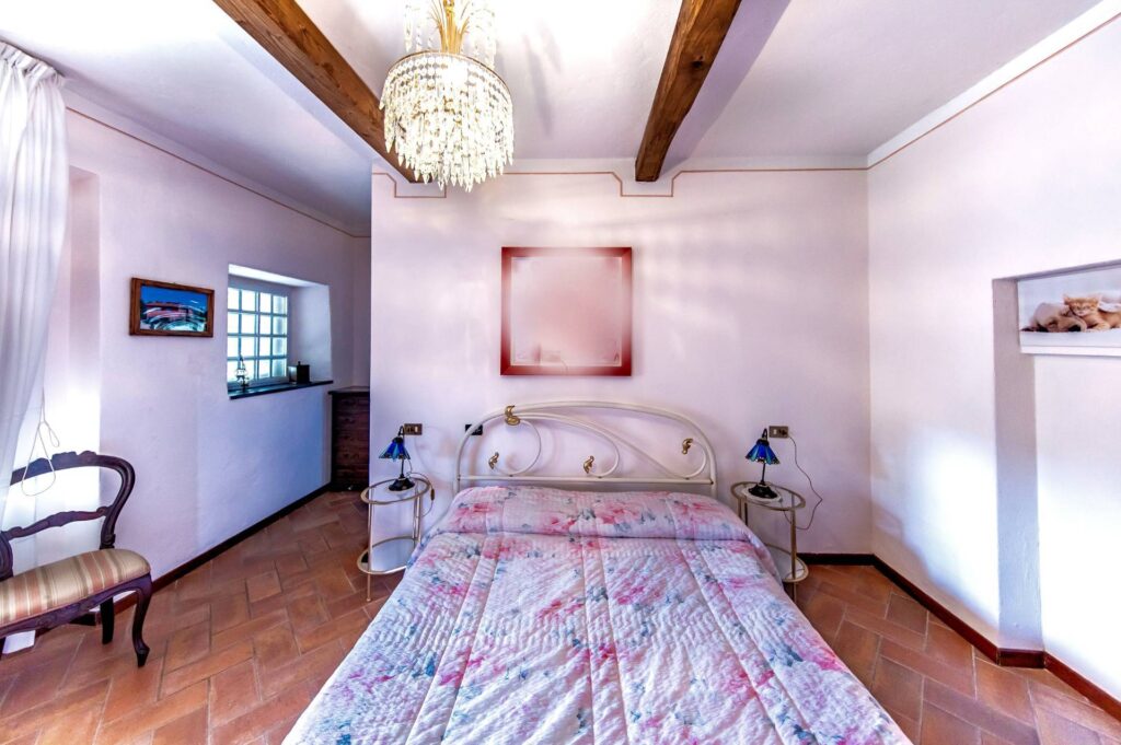 1449-Villa ristrutturata in posizione collinare con piscina-Pescia-21 Agenzia Immobiliare ASIP