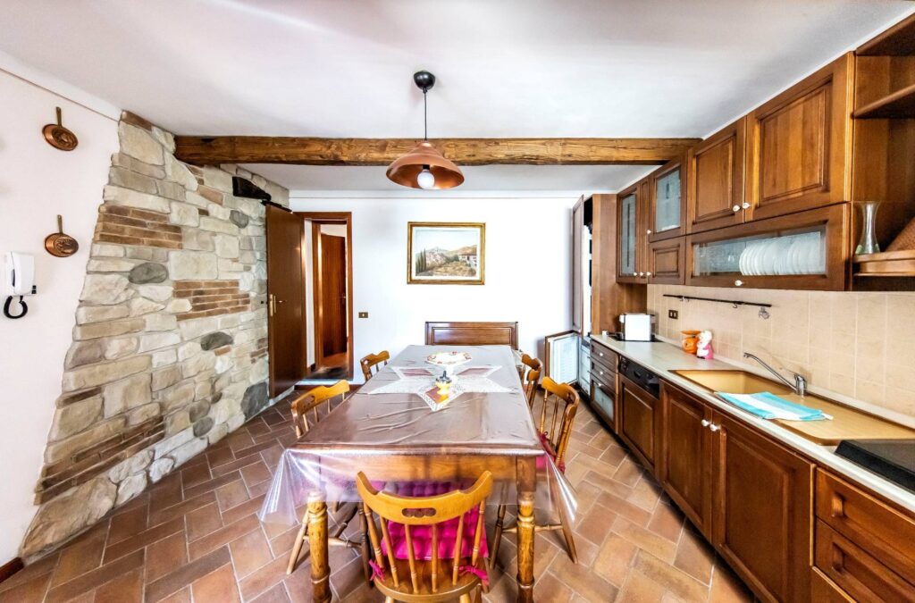 1449-Villa ristrutturata in posizione collinare con piscina-Pescia-12 Agenzia Immobiliare ASIP