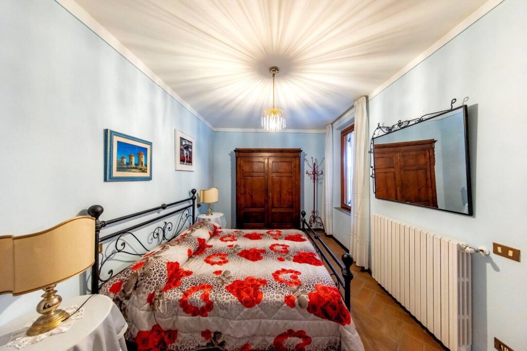 1449-Villa ristrutturata in posizione collinare con piscina-Pescia-22 Agenzia Immobiliare ASIP