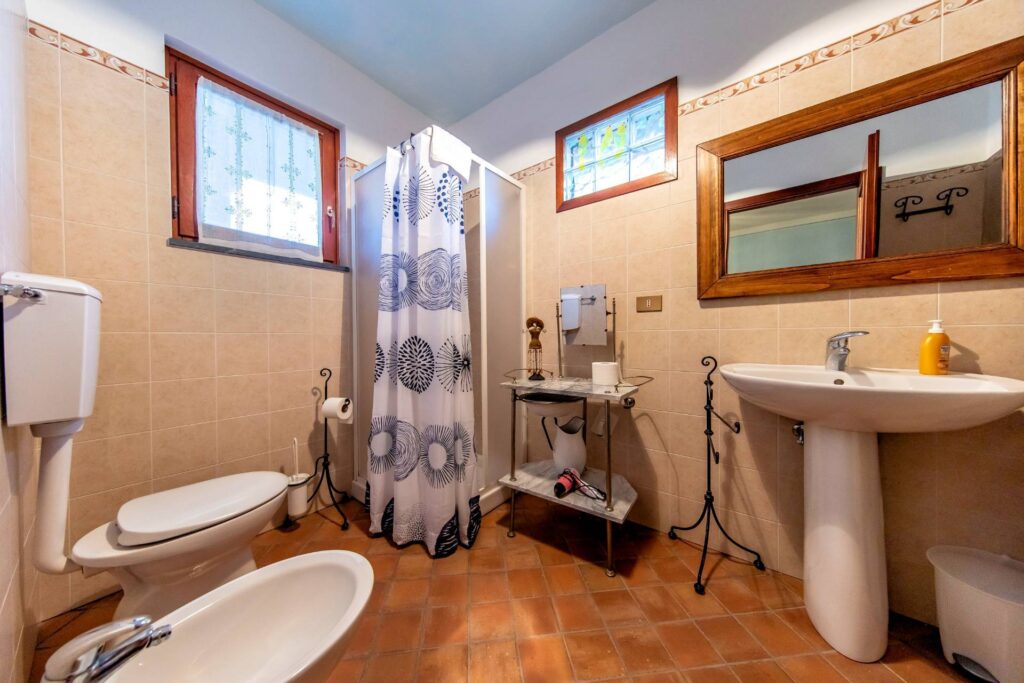 1449-Villa ristrutturata in posizione collinare con piscina-Pescia-25 Agenzia Immobiliare ASIP