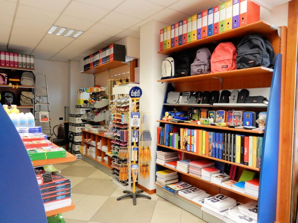 1554-Si vendono le mura e l'attivita' di storico negozio Buffetti in zona centrale-Massa-16 Agenzia Immobiliare ASIP