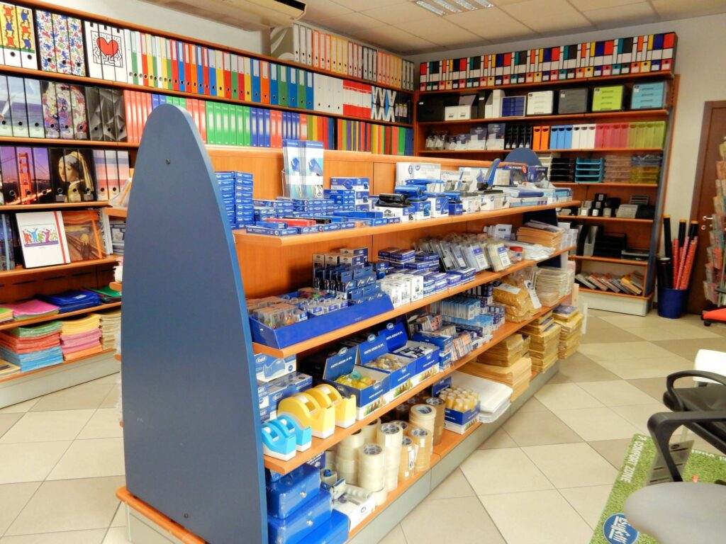 1554-Si vendono le mura e l'attivita' di storico negozio Buffetti in zona centrale-Massa-20 Agenzia Immobiliare ASIP