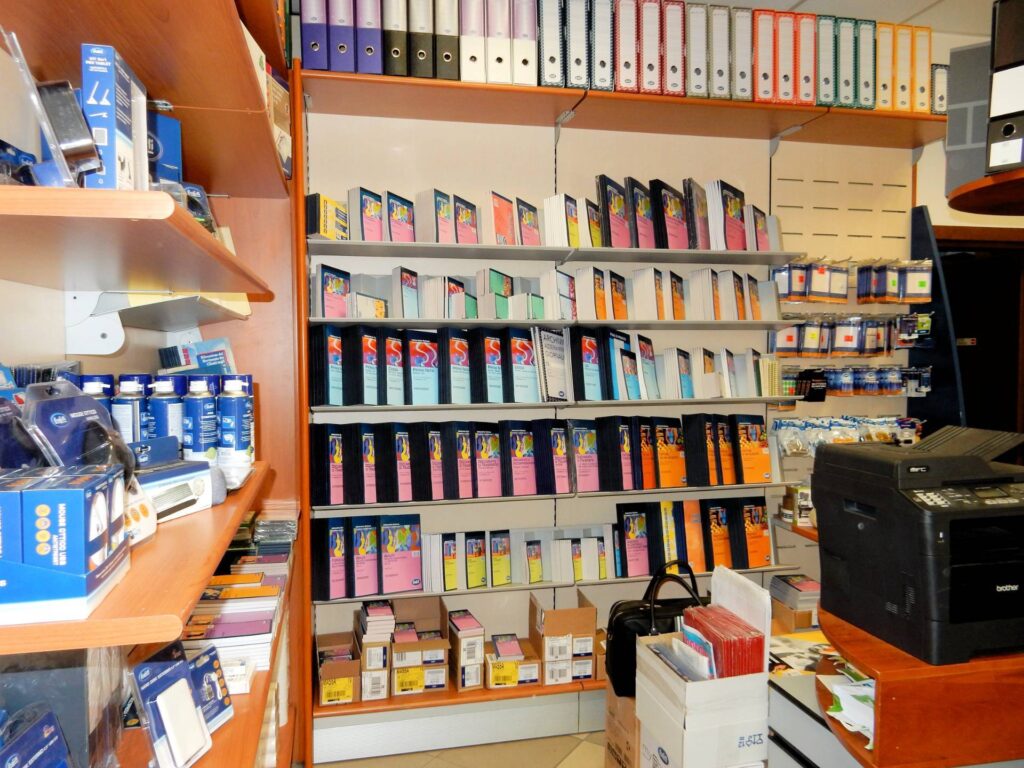 1554-Si vendono le mura e l'attivita' di storico negozio Buffetti in zona centrale-Massa-24 Agenzia Immobiliare ASIP