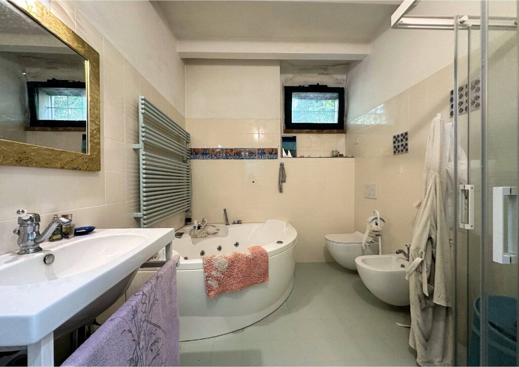 1560-Complesso immobiliare di ampia superficie con ex mulino del 1200-Chiusdino-38 Agenzia Immobiliare ASIP