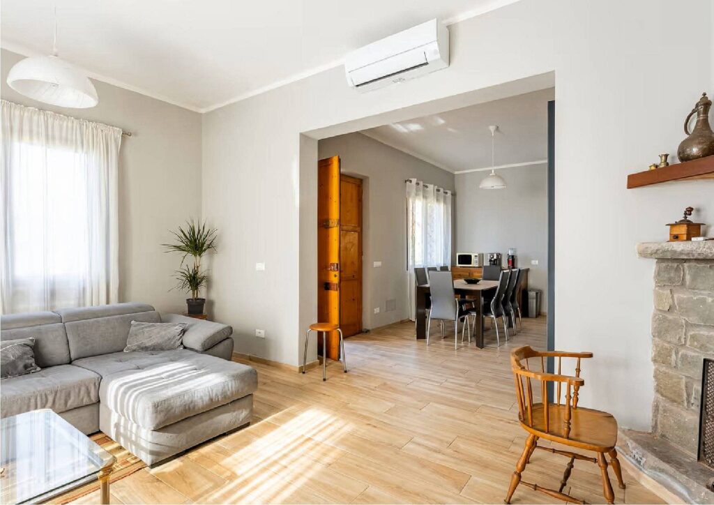1561-Villetta libera su quattro lati recentemente ristrutturata con giardino-Pescia-8 Agenzia Immobiliare ASIP