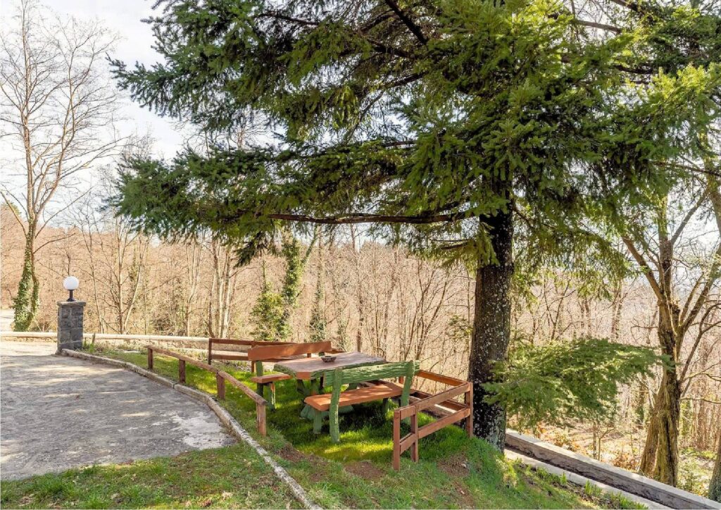 1561-Villetta libera su quattro lati recentemente ristrutturata con giardino-Pescia-4 Agenzia Immobiliare ASIP