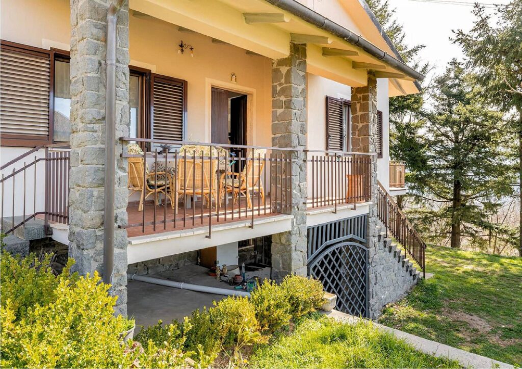 1561-Villetta libera su quattro lati recentemente ristrutturata con giardino-Pescia-2 Agenzia Immobiliare ASIP
