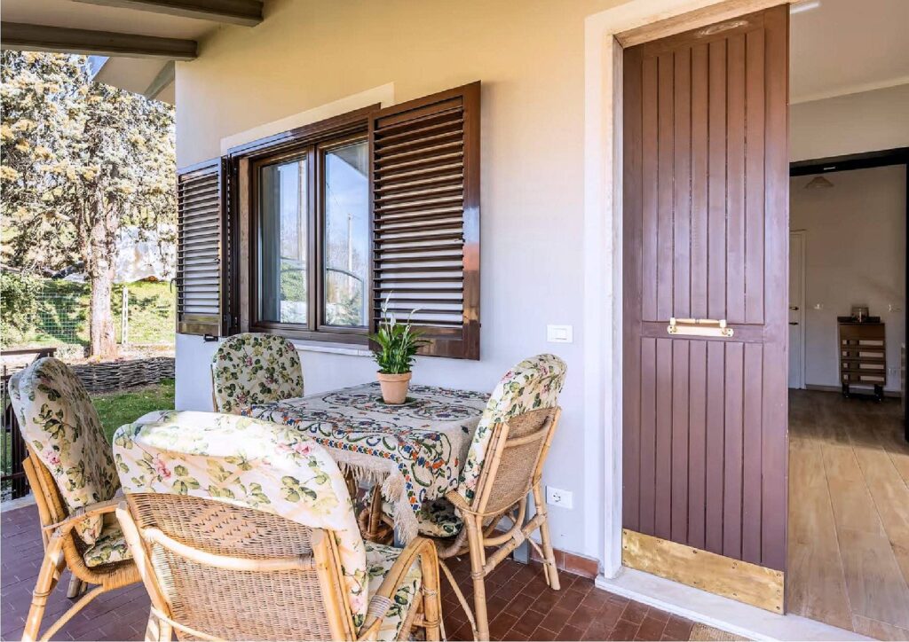 1561-Villetta libera su quattro lati recentemente ristrutturata con giardino-Pescia-5 Agenzia Immobiliare ASIP