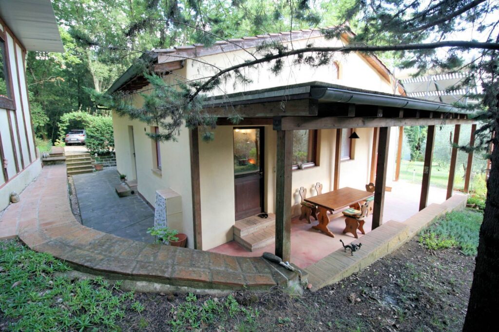 1562-"La casa nel bosco" immersa nella natura-Roccastrada-2 Agenzia Immobiliare ASIP