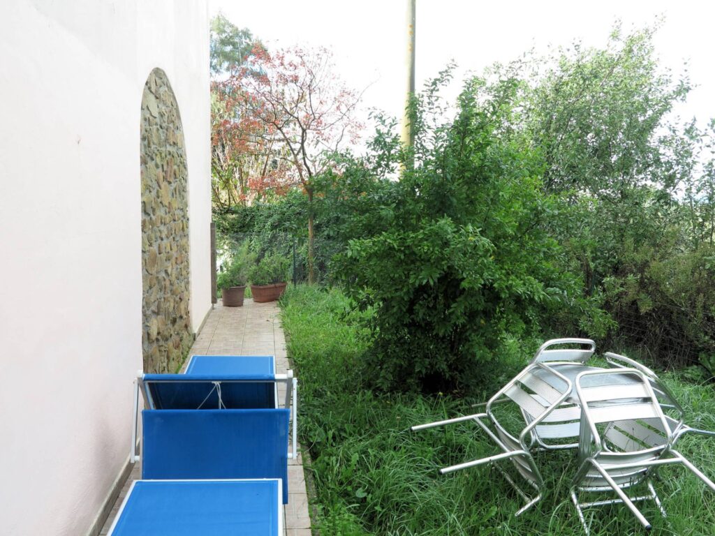 1568-Casa singola composta da due appartamenti indipendenti con ampio terreno-Scarlino-9 Agenzia Immobiliare ASIP