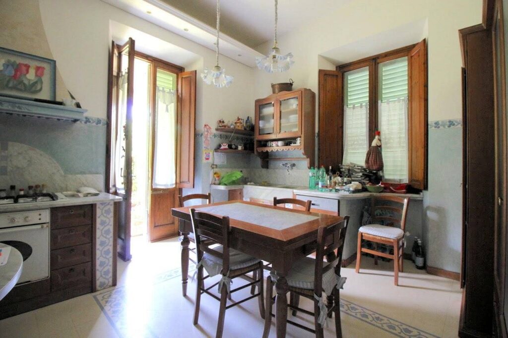1578-Villa in stile liberty di ampia superficie con giardino-Pescia-6 Agenzia Immobiliare ASIP