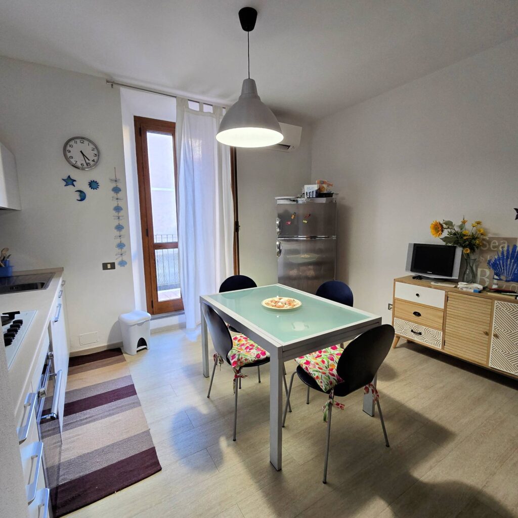 1125-Appartamento al piano primo a pochi passi dal mare-Follonica-8 Agenzia Immobiliare ASIP