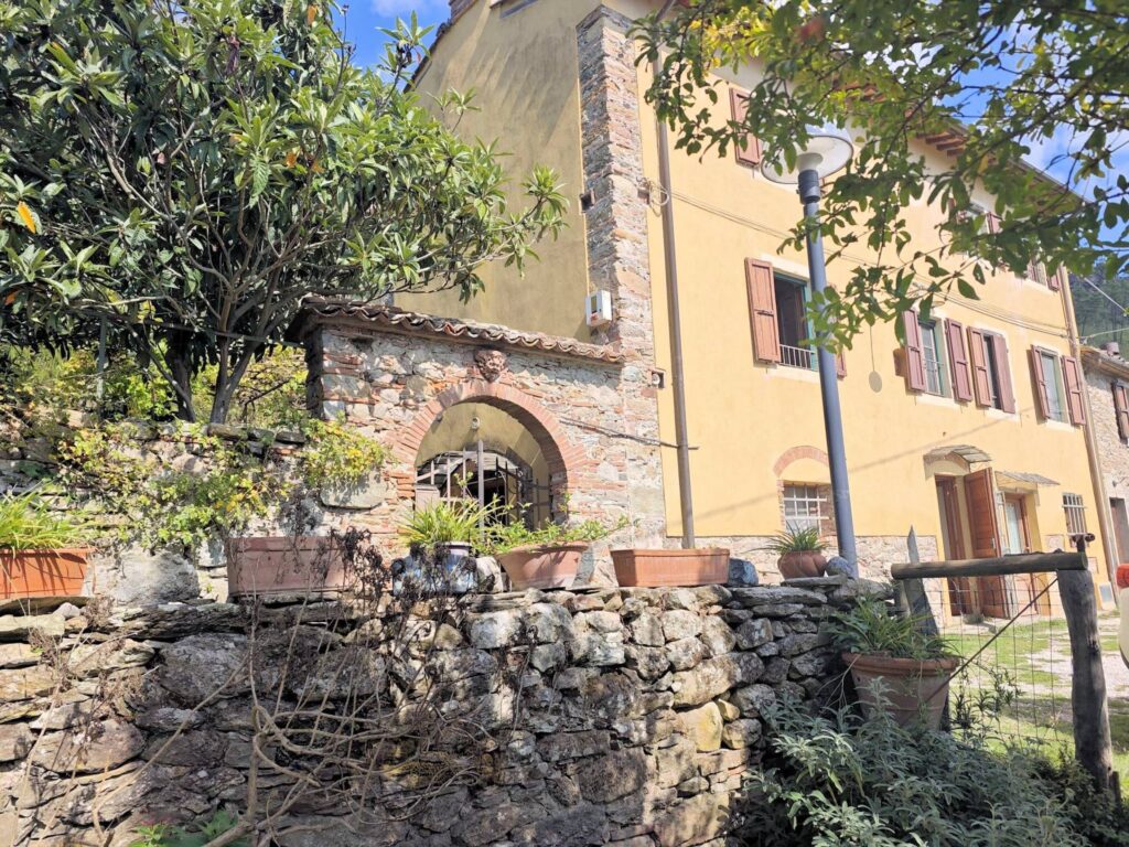 1565-Casale con terreno e vista panoramica mozzafiato-Buti-12 Agenzia Immobiliare ASIP