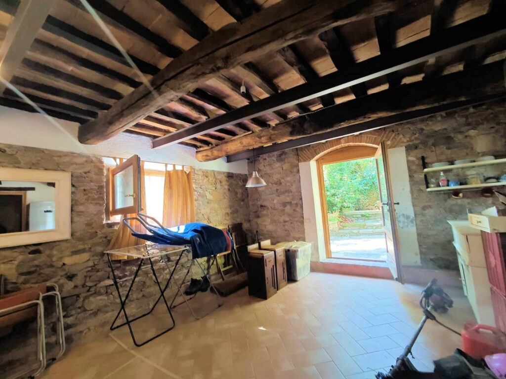 1565-Casale con terreno e vista panoramica mozzafiato-Buti-25 Agenzia Immobiliare ASIP