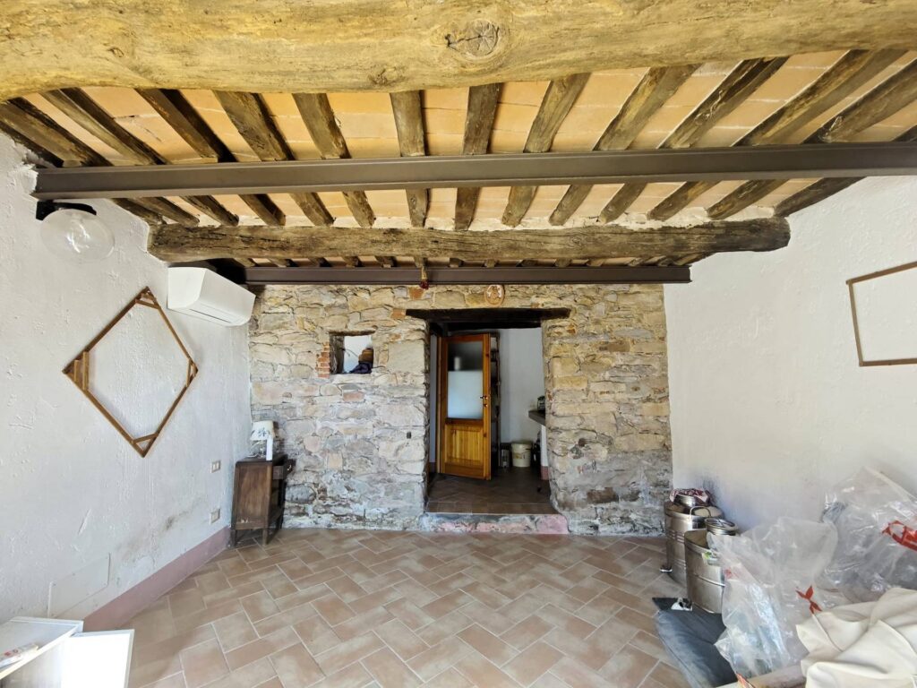 1565-Casale con terreno e vista panoramica mozzafiato-Buti-26 Agenzia Immobiliare ASIP