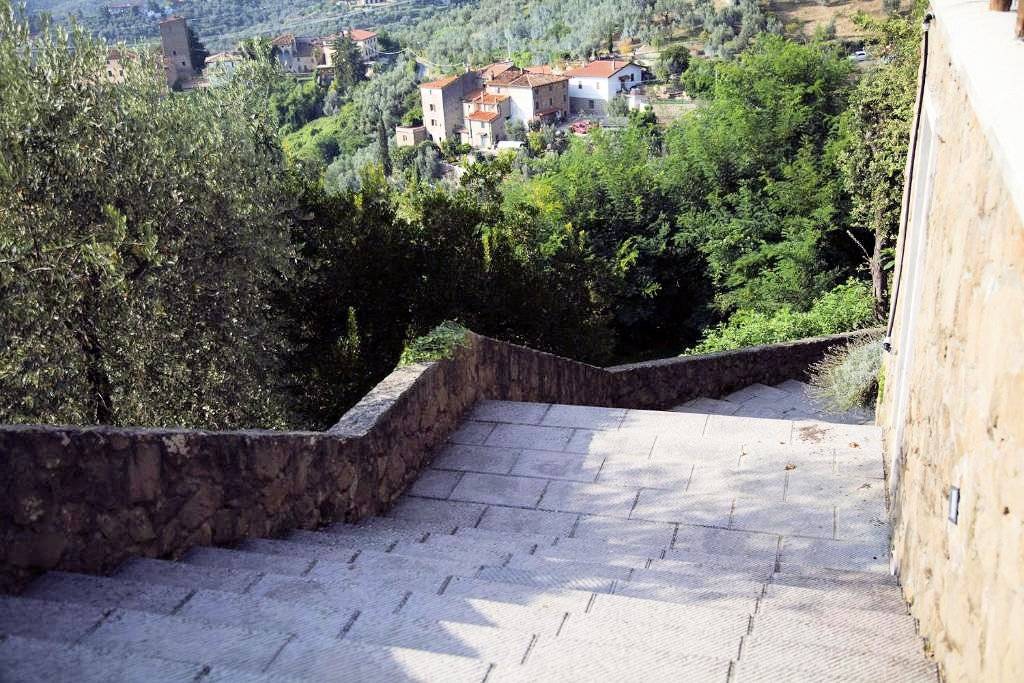 1602-Casa vacanze con piscina e vista panoramica mozzafiato-Lamporecchio-6 Agenzia Immobiliare ASIP