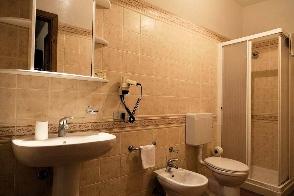 1602-Casa vacanze con piscina e vista panoramica mozzafiato-Lamporecchio-18 Agenzia Immobiliare ASIP