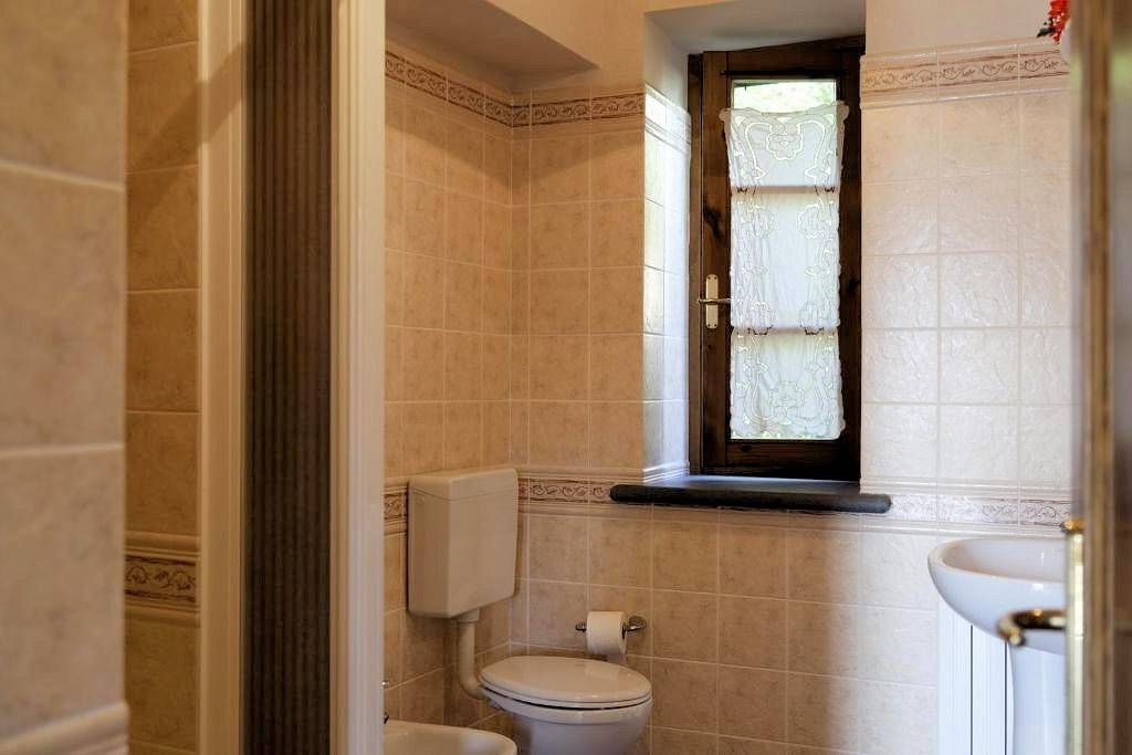 1602-Casa vacanze con piscina e vista panoramica mozzafiato-Lamporecchio-19 Agenzia Immobiliare ASIP