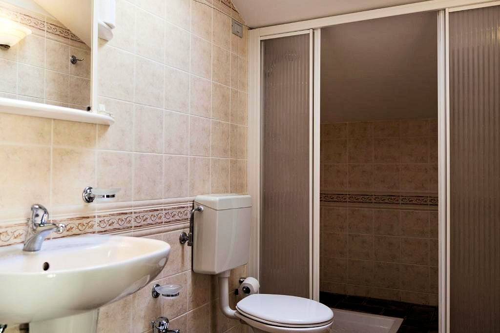 1602-Casa vacanze con piscina e vista panoramica mozzafiato-Lamporecchio-20 Agenzia Immobiliare ASIP