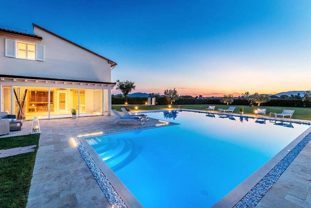 1609-Stupenda villa con ogni confort con ampio giardino e piscina utilizzata come attivita' di casa vacanze-Monsummano Terme-1 Agenzia Immobiliare ASIP