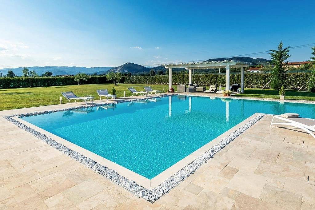 1609-Stupenda villa con ogni confort con ampio giardino e piscina utilizzata come attivita' di casa vacanze-Monsummano Terme-2 Agenzia Immobiliare ASIP