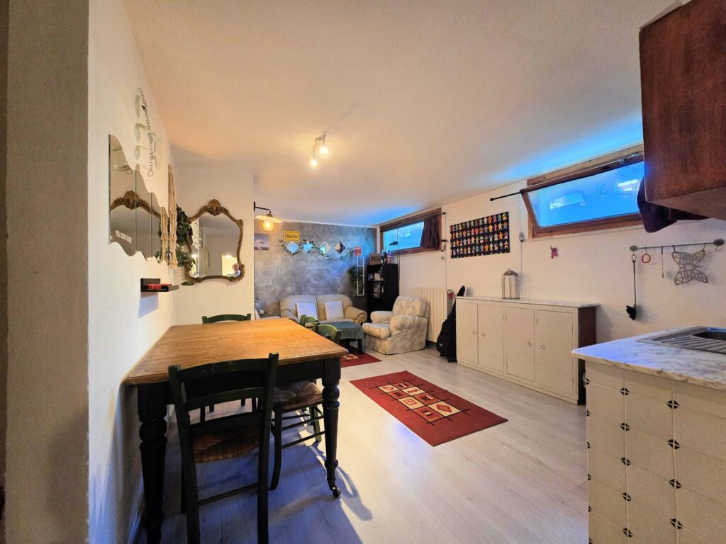 1631-Porzione di villa bifamiliare composta da due appartamenti a 50 metri dal mare-San Vincenzo-11 Agenzia Immobiliare ASIP