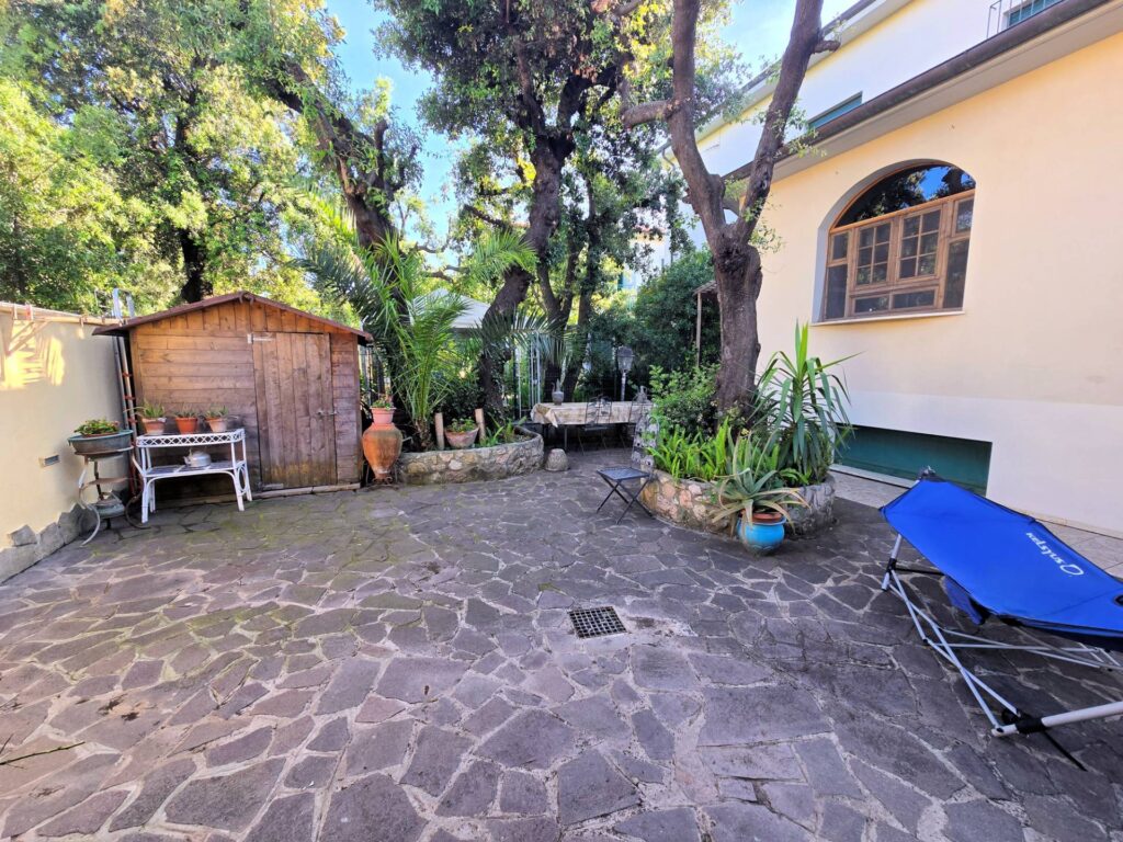 1631-Porzione di villa bifamiliare composta da due appartamenti a 50 metri dal mare-San Vincenzo-23 Agenzia Immobiliare ASIP