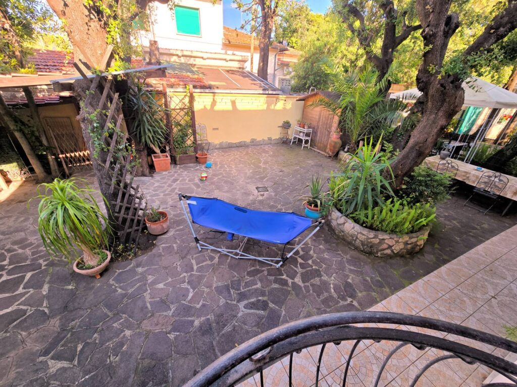 1631-Porzione di villa bifamiliare composta da due appartamenti a 50 metri dal mare-San Vincenzo-21 Agenzia Immobiliare ASIP