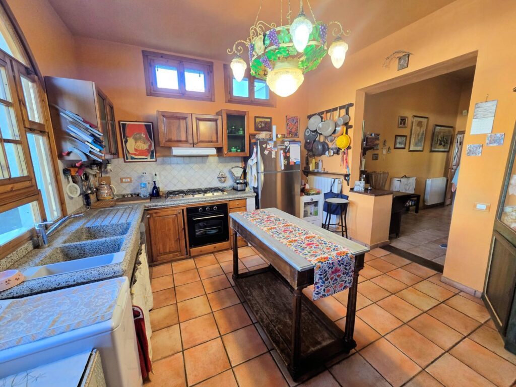 1631-Porzione di villa bifamiliare composta da due appartamenti a 50 metri dal mare-San Vincenzo-6 Agenzia Immobiliare ASIP