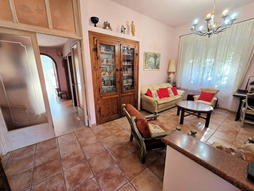 1631-Porzione di villa bifamiliare composta da due appartamenti a 50 metri dal mare-San Vincenzo-3 Agenzia Immobiliare ASIP