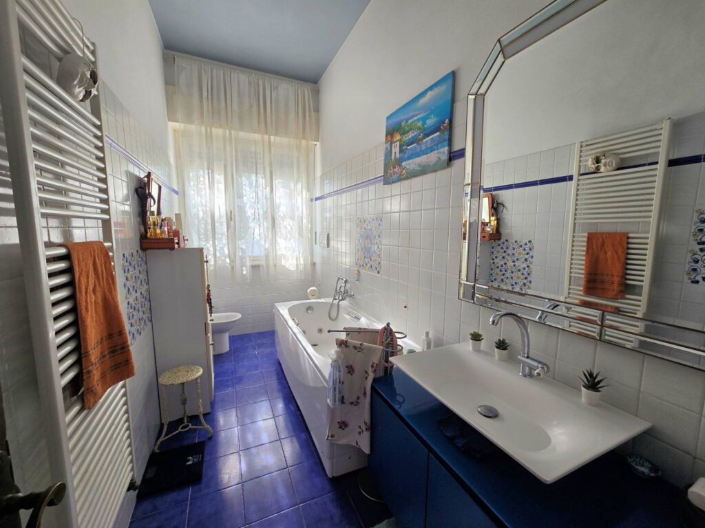 1631-Porzione di villa bifamiliare composta da due appartamenti a 50 metri dal mare-San Vincenzo-25 Agenzia Immobiliare ASIP