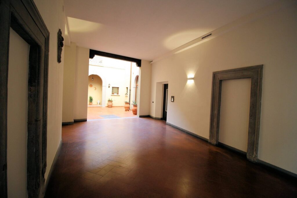 1637-Appartamento al piano secondo con ascensore in centro storico-Pistoia-9 Agenzia Immobiliare ASIP
