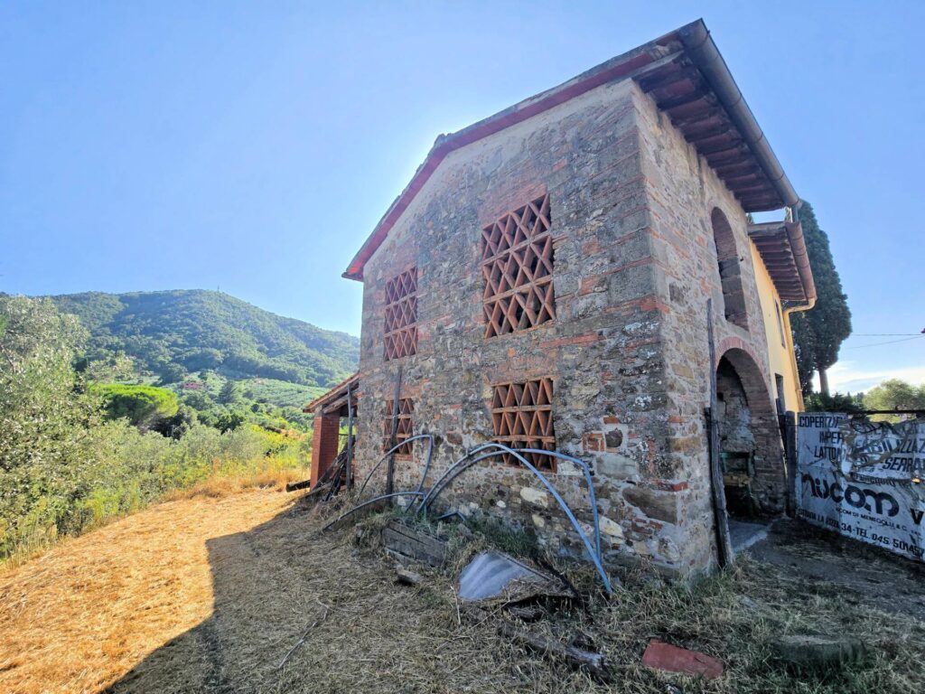 1069-Rustico da ristrutturare in posizione collinare-Quarrata-8 Agenzia Immobiliare ASIP
