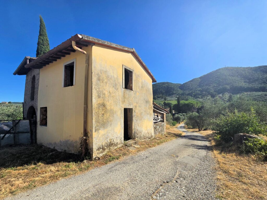 1069-Rustico da ristrutturare in posizione collinare-Quarrata-7 Agenzia Immobiliare ASIP