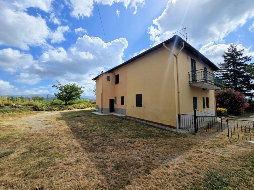 1647-Porzione terratetto di villetta bifamiliare con annessi e ampio terreno in posizione panoramica-Barberino di Mugello-5 Agenzia Immobiliare ASIP