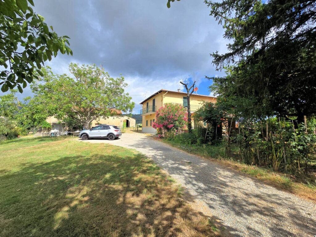 1647-Porzione terratetto di villetta bifamiliare con annessi e ampio terreno in posizione panoramica-Barberino di Mugello-7 Agenzia Immobiliare ASIP