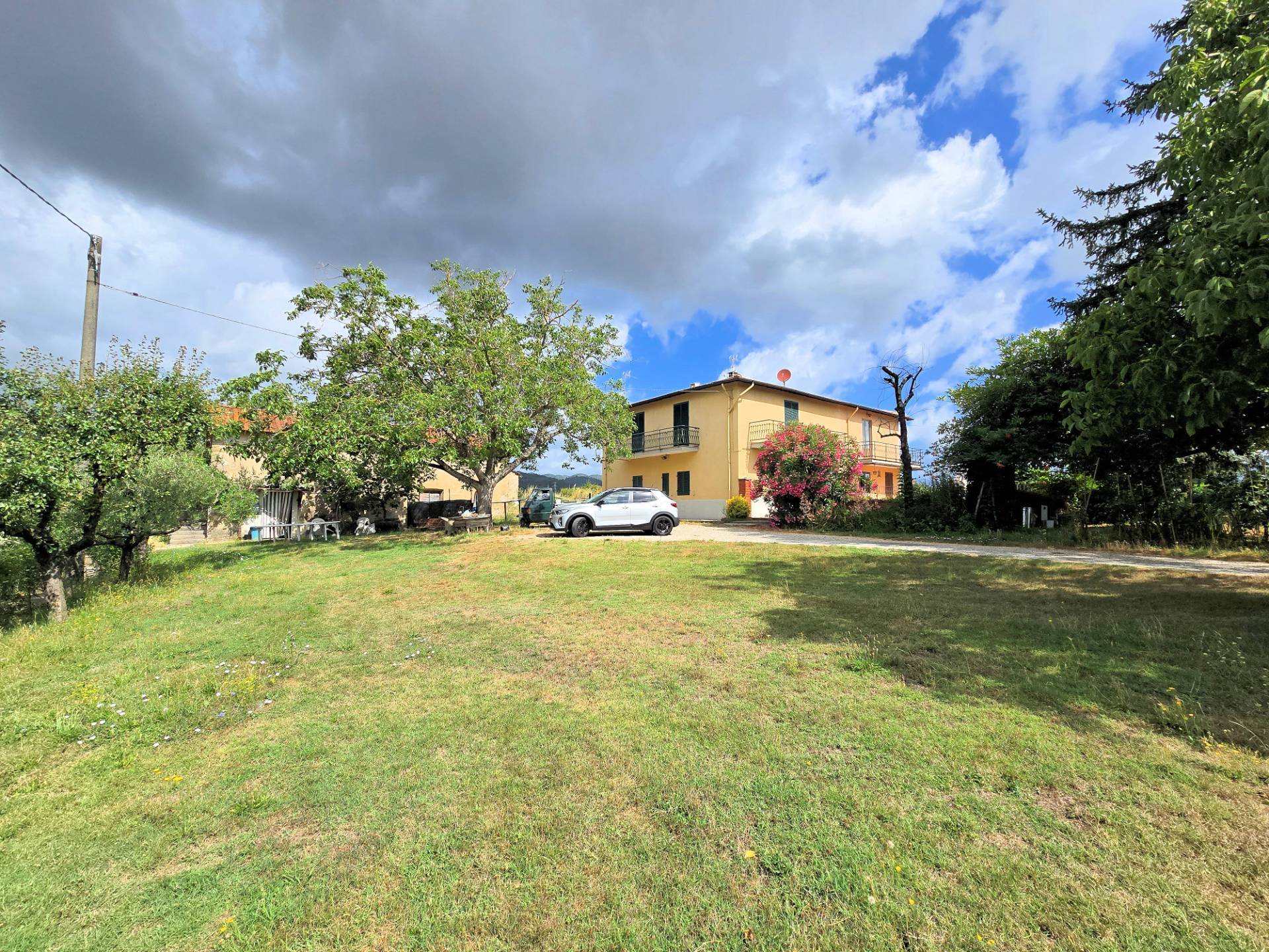 1647-Porzione terratetto di villetta bifamiliare con annessi e ampio terreno in posizione panoramica-Barberino di Mugello-1 Agenzia Immobiliare ASIP