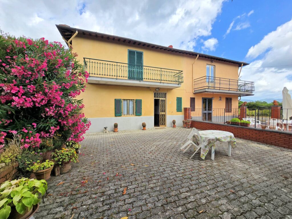1647-Porzione terratetto di villetta bifamiliare con annessi e ampio terreno in posizione panoramica-Barberino di Mugello-4 Agenzia Immobiliare ASIP