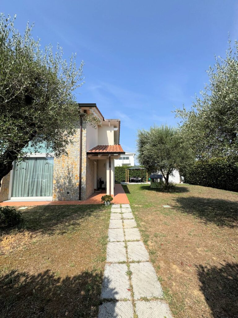 1656-Porzione terratetto di villa bifamiliare-Altopascio-2 Agenzia Immobiliare ASIP