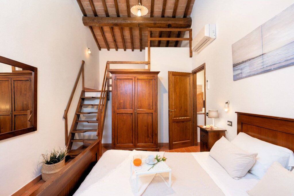 1658-Casale con dependance terreno e due piscine-Volterra-24 Agenzia Immobiliare ASIP