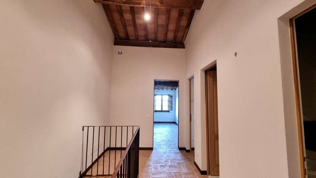 1665-Appartamento in antico borgo ristrutturato con piscina-Volterra-10 Agenzia Immobiliare ASIP