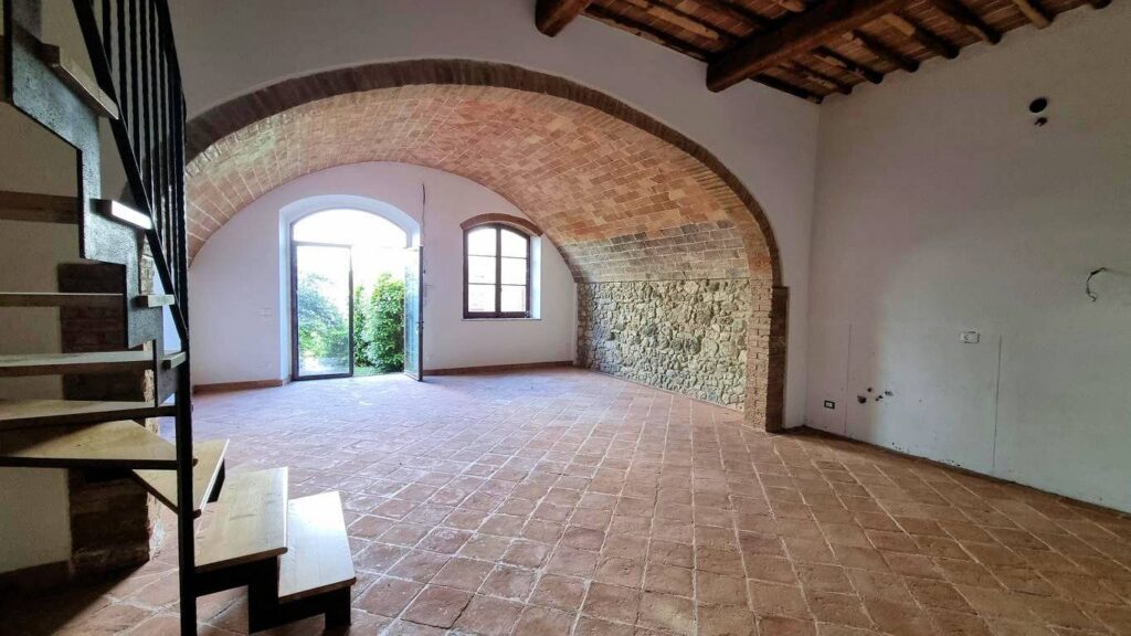 1665-Appartamento in antico borgo ristrutturato con piscina-Volterra-6 Agenzia Immobiliare ASIP